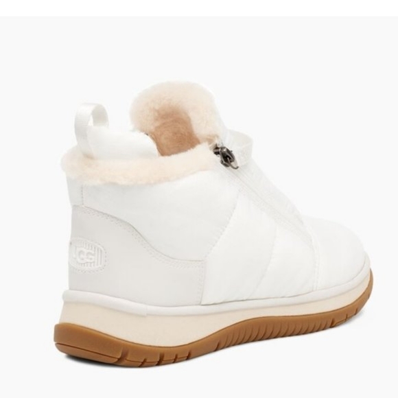 UGG *NEW* front zip winter boots - Picture 2 of 9